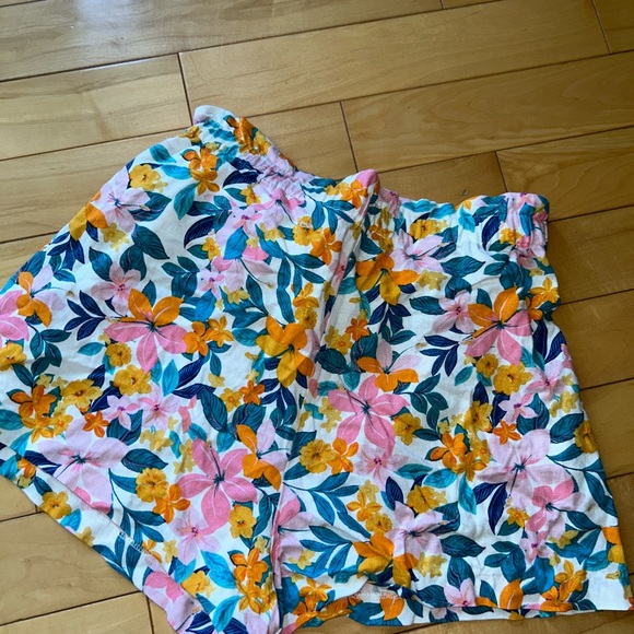 NWT BCBG high waisted floral shorts - Picture 6 of 10